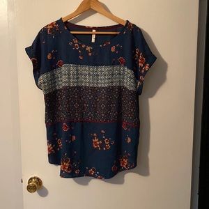 Short sleeved blue top